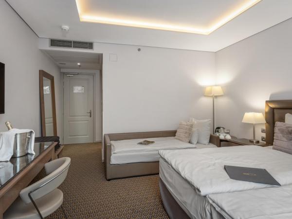 Hotel Royal Prague : photo 7 de la chambre chambre double supérieure avec canapé ou chambre lits jumeaux avec canapé