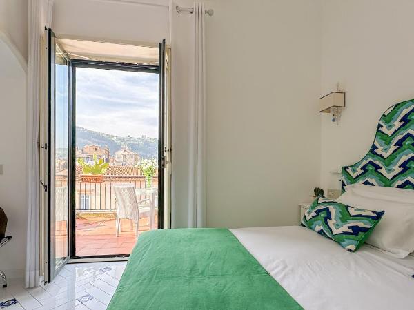 Hotel Villa Di Sorrento : photo 7 de la chambre chambre double ou lits jumeaux avec terrasse