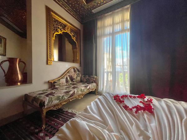 Royal Victoria - Ex British Embassy : photo 3 de la chambre suite - vue sur ville