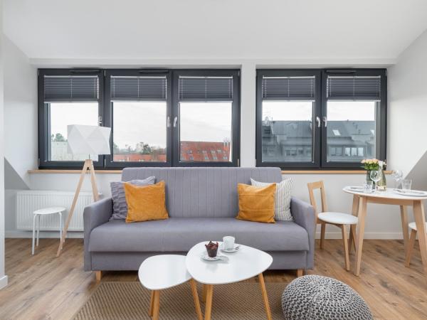 Podczele Seashore SPA & Jacuzzi Apartments with Parking by Noclegi Renters : photo 1 de la chambre studio avec canapé-lit