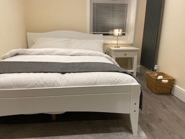 BEAUTIFUL ROOMS ONLY FEW STEPS AWAY FROM BRUCE GROVE TOTTENHAM STADIUM : photo 3 de la chambre appartement avec douche