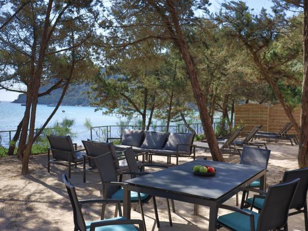 Hôtel & Lodges Moby Dick : photo 2 de la chambre maison de plage de luxe - location