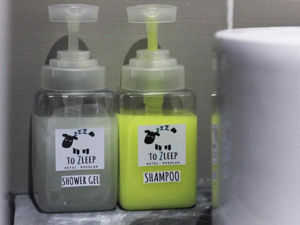 To Zleep Hotel Khaolak : photo 6 de la chambre chambre lit king-size - vue sur montagne