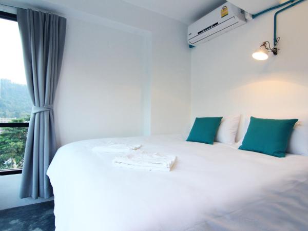 To Zleep Hotel Khaolak : photo 2 de la chambre chambre lit king-size - vue sur montagne