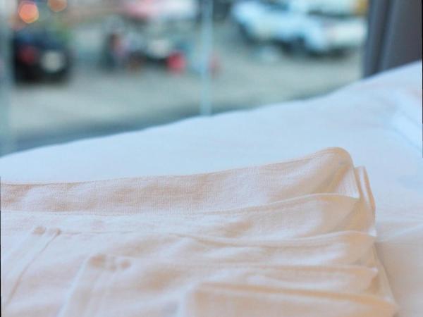 To Zleep Hotel Khaolak : photo 3 de la chambre chambre lit king-size - vue sur montagne