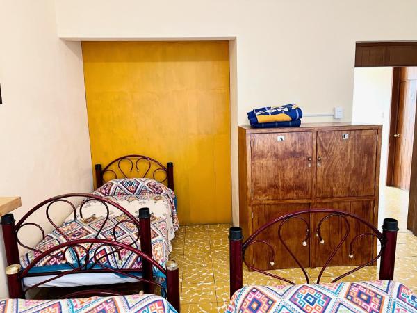 Los Nardos Hostel -pet friendly- : photo 2 de la chambre chambre quadruple