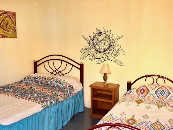 Los Nardos Hostel -pet friendly- : photo 2 de la chambre chambre triple