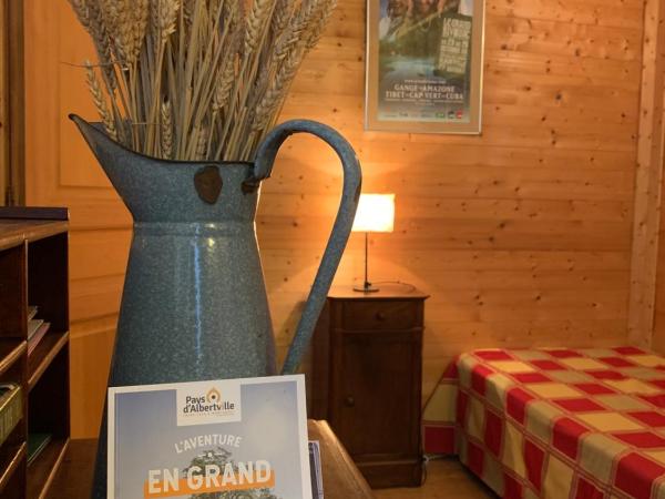 Au Cheval Blanc - appartements et chambres d'hôtes : photo 3 de la chambre suite familiale