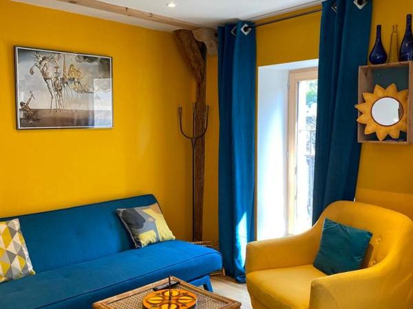 Au Cheval Blanc - appartements et chambres d'hôtes : photo 1 de la chambre appartement avec vue sur la montagne