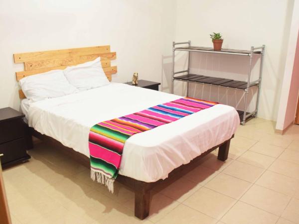 Hostal Casa Bohemia : photo 6 de la chambre chambre double avec salle de bains commune