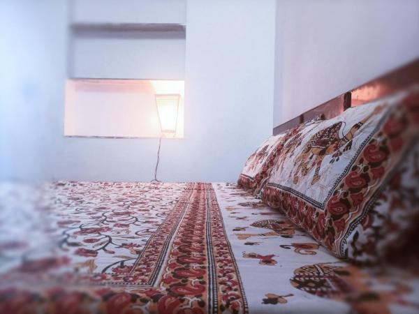 Cocoon Auberge : photo 2 de la chambre chambre double avec salle de bains privative