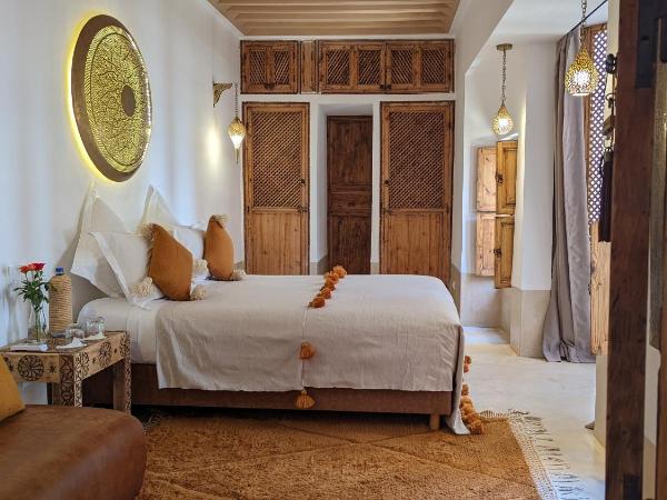 Riad Dar Eternity : photo 4 de la chambre chambre double ou lits jumeaux deluxe - vue sur piscine