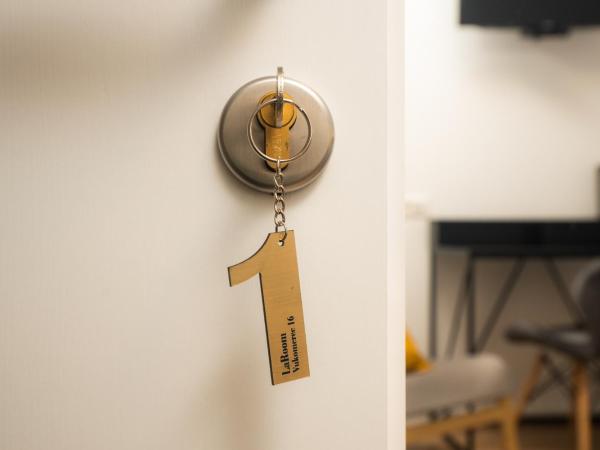 LaRoom - Free Parking : photo 7 de la chambre chambre simple avec salle de bains privative