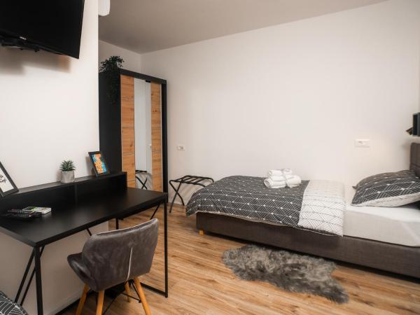 LaRoom - Free Parking : photo 8 de la chambre chambre lits jumeaux avec balcon