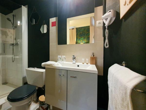 Hotel Mondial : photo 2 de la chambre chambre lit king-size avec balcon