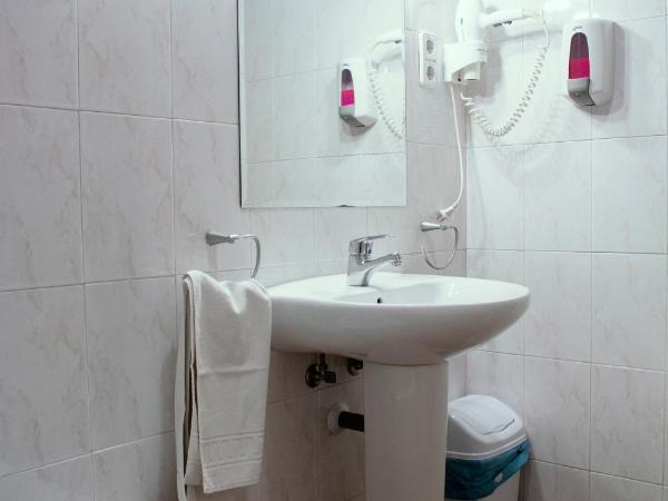 Hostal Ártico : photo 8 de la chambre chambre lits jumeaux avec salle de bains privative