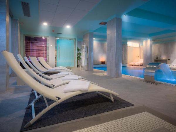 Forte16 View & SPA : photo 8 de la chambre appartement 1 chambre avec cuisine et accès à la piscine