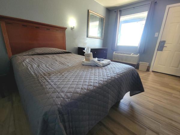 Travel Inn San Antonio : photo 2 de la chambre chambre lit king-size