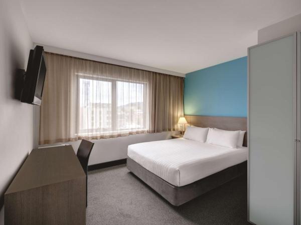 Travelodge Hotel Hobart : photo 4 de la chambre petite chambre lit queen-size