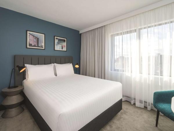 Travelodge Hotel Hobart : photo 5 de la chambre chambre lit queen-size - vue sur ville