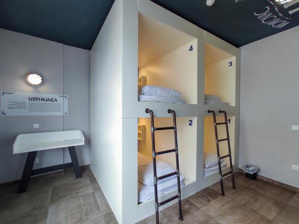 Main Square Hostel : photo 2 de la chambre lit dans dortoir mixte de 4 lits