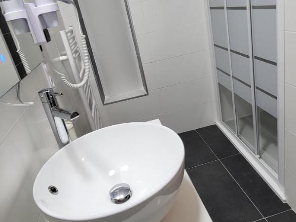 SQUARE HOTEL : photo 4 de la chambre chambre double