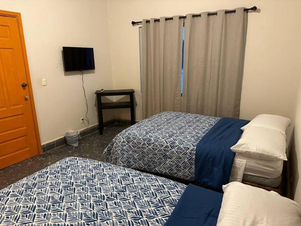 My Family In Monterrey - Hostel : photo 1 de la chambre chambre quadruple standard