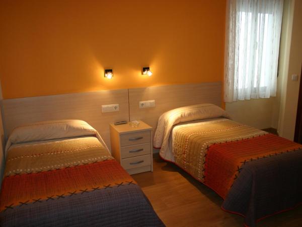 Hostal Hispanico I : photo 3 de la chambre chambre lits jumeaux