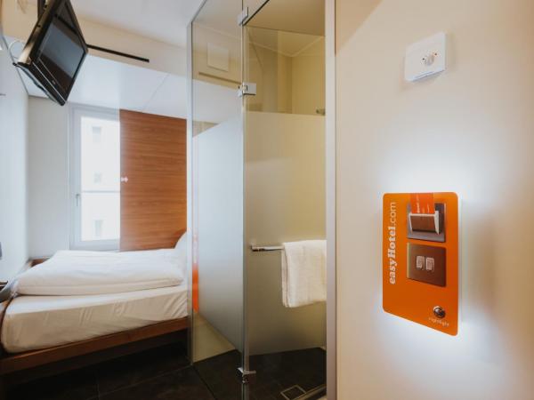 easyHotel Berlin Hackescher Markt : photo 1 de la chambre petite chambre double