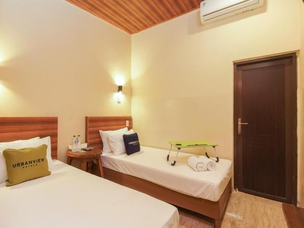 Urbanview Hotel Cantee Halim Perdanakusuma by RedDoorz : photo 6 de la chambre chambre lits jumeaux supérieure