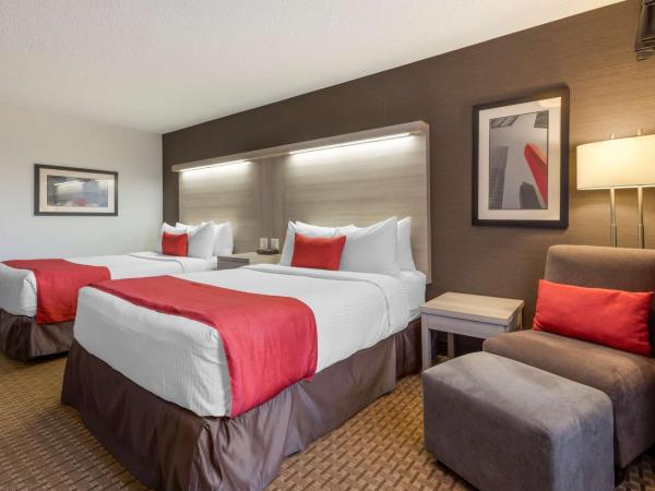 Best Western Plus Village Park Inn : photo 4 de la chambre chambre deluxe avec 2 lits queen-size - non-fumeurs