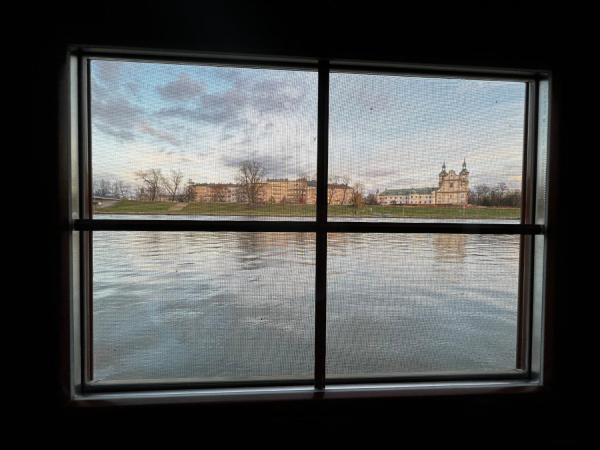 The Boat - Hostel&Chill : photo 4 de la chambre cabin on boat with bathroom and river view