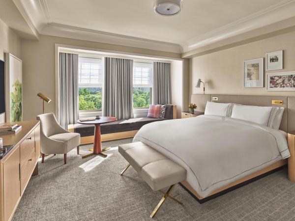 The Newbury Boston : photo 1 de la chambre chambre lit king-size - vue sur jardin