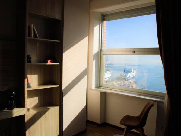 De Gasperi 55 : photo 1 de la chambre chambre lit king-size - vue sur mer