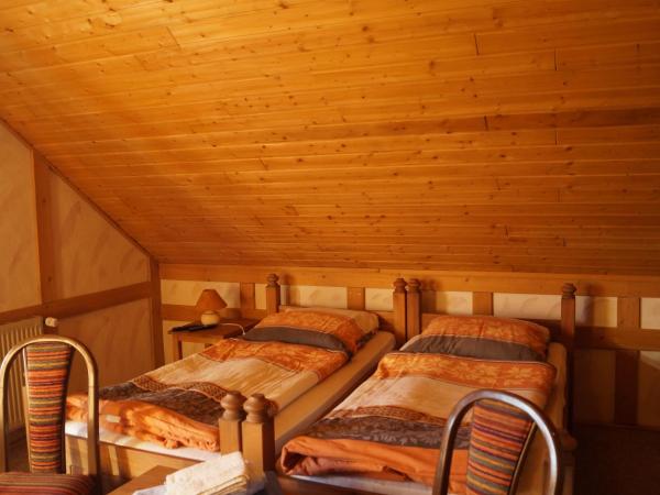 Restaurant Pension-Anton : photo 2 de la chambre chambre triple