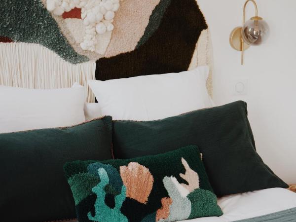 Rose Thé : photo 2 de la chambre chambre double - vue partielle sur mer.