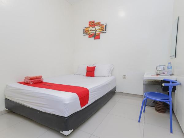 RedDoorz Plus At K23 Rungkut Madya : photo 9 de la chambre chambre double