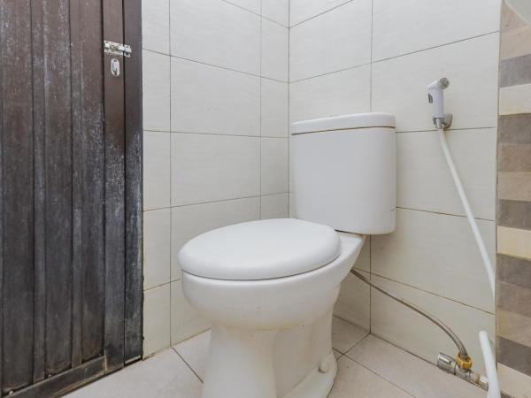 RedDoorz Plus At K23 Rungkut Madya : photo 4 de la chambre chambre double Économique