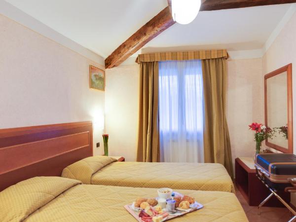 Hotel Mia Cara & Spa : photo 10 de la chambre petite chambre lits jumeaux