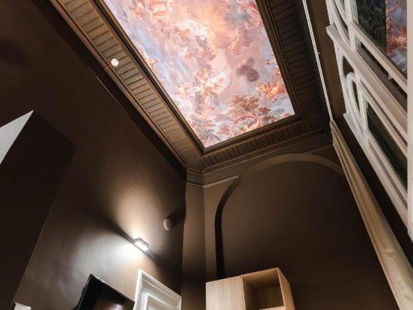 Golden Tree Hotel : photo 9 de la chambre hébergement double confortable avec salle de bains ouverte