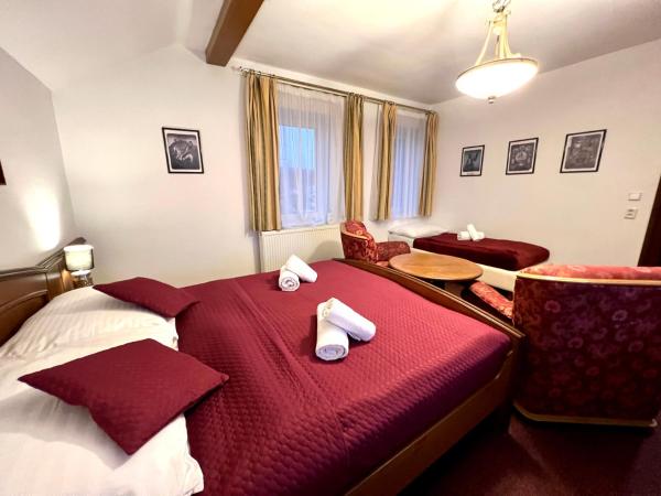 Schlosshotel Marienbad : photo 2 de la chambre chambre triple avec baignoire