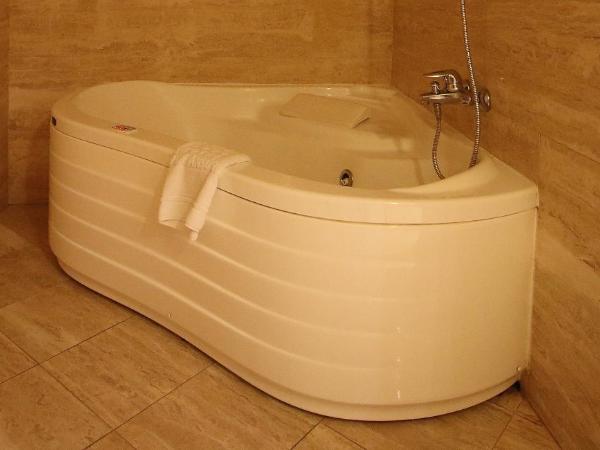 Hotel Conde Ansúrez By Almia Hoteles : photo 4 de la chambre suite deluxe avec baignoire spa