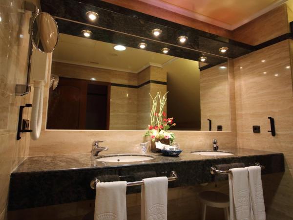 Hotel Conde Ansúrez By Almia Hoteles : photo 7 de la chambre suite deluxe avec baignoire spa