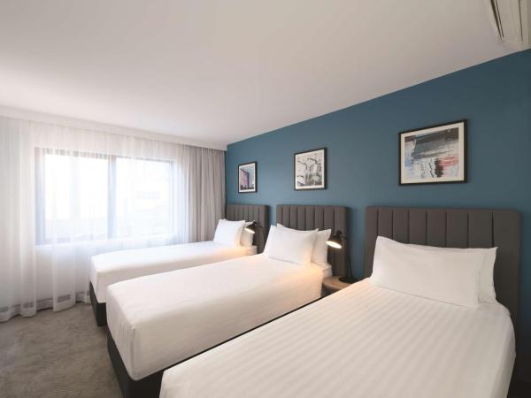 Travelodge Hotel Hobart : photo 2 de la chambre chambre triple