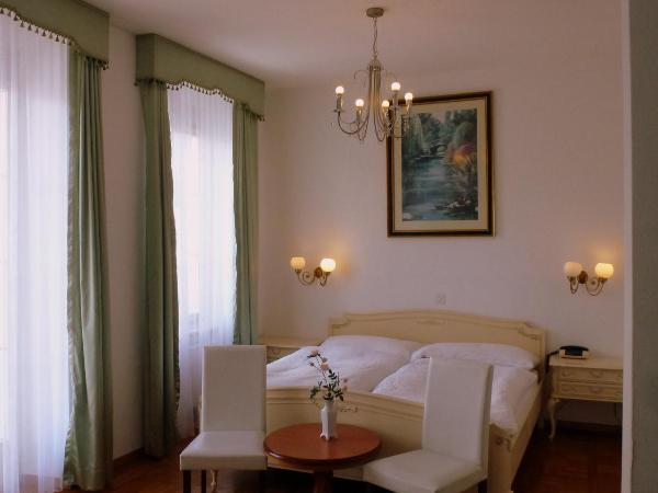 Hotel Central Continental : photo 8 de la chambre chambre double