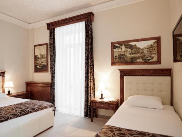 Hotel Villa Schubert : photo 6 de la chambre chambre familiale (2 adultes + 1 enfant) - vue sur mer