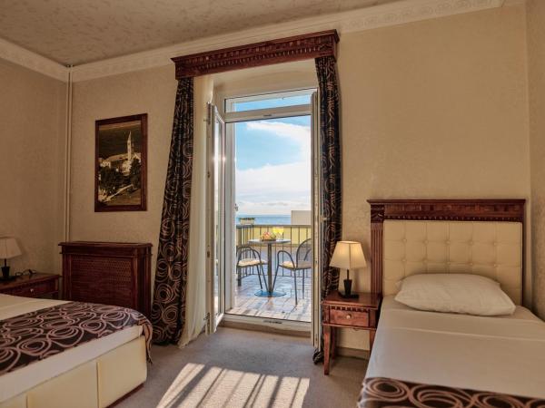 Hotel Villa Schubert : photo 5 de la chambre chambre familiale (2 adultes + 1 enfant) - vue sur mer