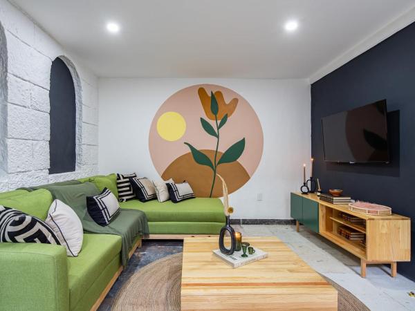 Sleeps 9, Outdoor Space, PingPong Table, in Villa : photo 2 de la chambre appartement