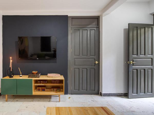 Sleeps 9, Outdoor Space, PingPong Table, in Villa : photo 3 de la chambre appartement