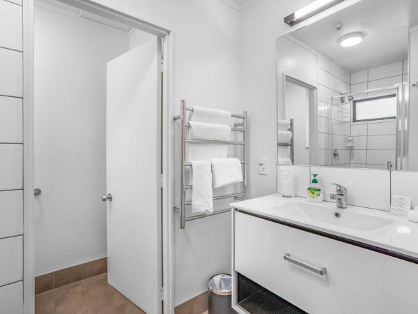 Capital Lodge Motor Inn : photo 6 de la chambre studio avec baignoire spa